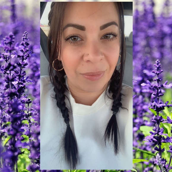 Meet your Posher, Laura - Picture 1 of 8